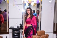 Meenakshi Dixit Launches Naturals Salon